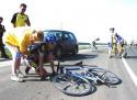 Sprievodný znak prvých km početného pelotonu Sprievodný znak prvých km početného pelotonu