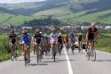 105 km 8 min. strata a peloton stále na široko ... 105 km 8 min. strata a peloton stále na široko ...